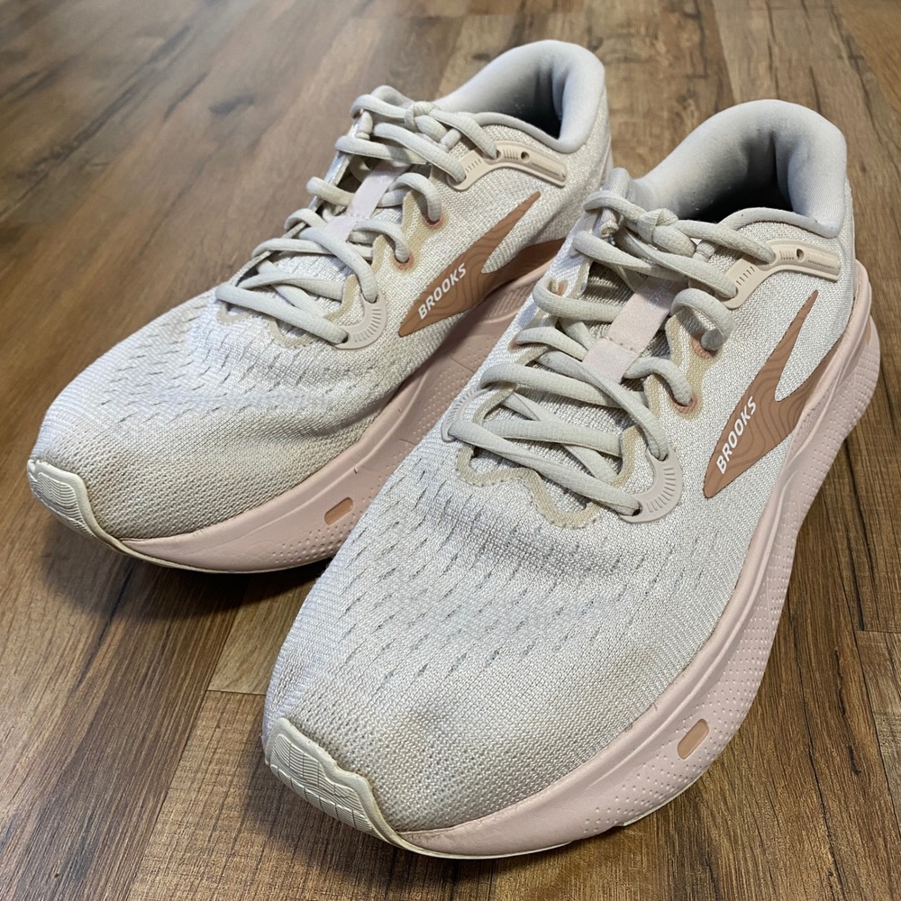 Brooks Ghost Max Womens Running Shoes Cream Rose Gold Size 10B